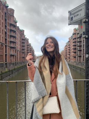 Elena  zoekt een Kamer in Amsterdam